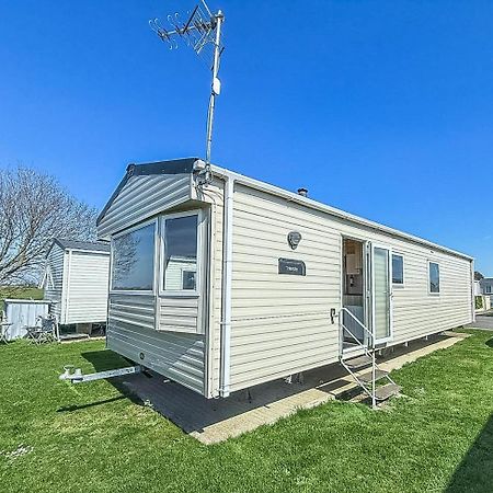 6 Berth Caravan For Hire With Wifi At Seawick Holiday Park In Essex Ref 27025Hv Clacton-on-Sea Exterior foto