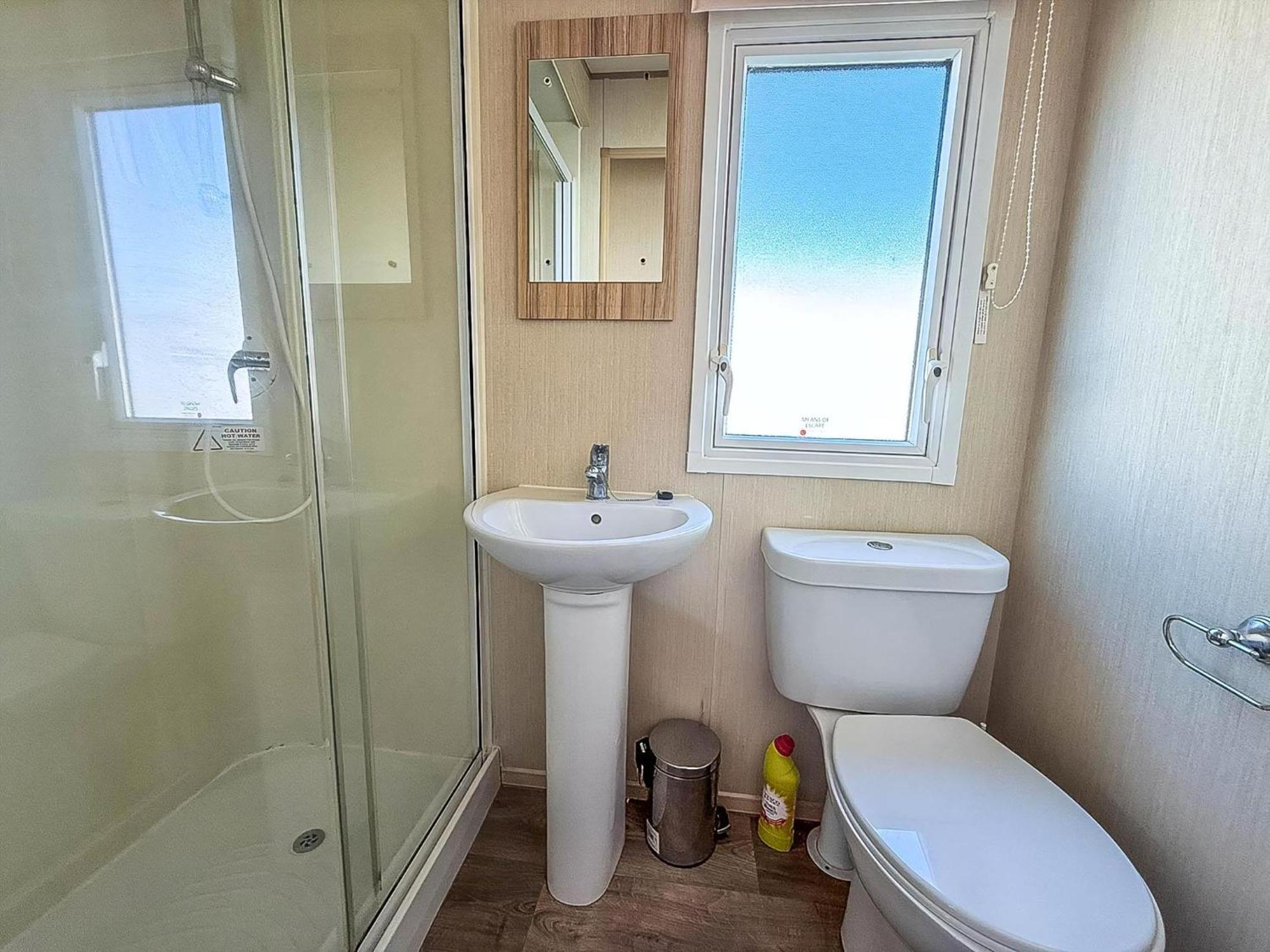 6 Berth Caravan For Hire With Wifi At Seawick Holiday Park In Essex Ref 27025Hv Clacton-on-Sea Exterior foto